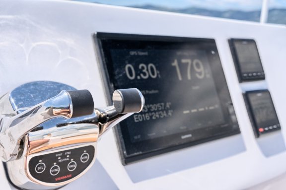 Image of Gold yacht #11