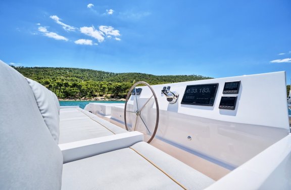 Image of Gold yacht #10