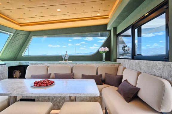 Image of Gold yacht #14