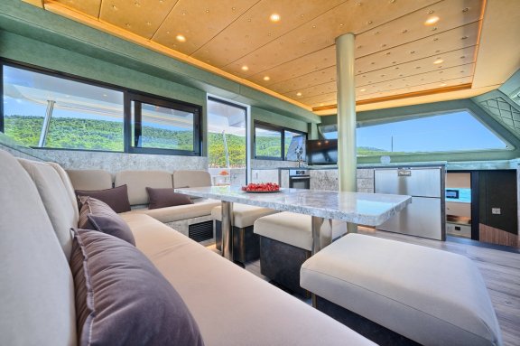 Image of Gold yacht #15