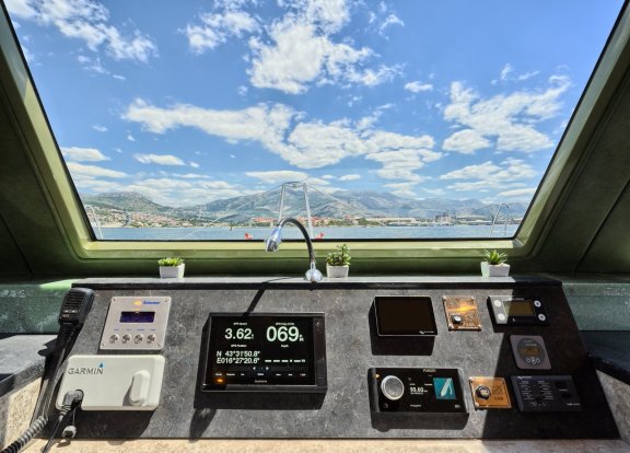 Image of Gold yacht #19