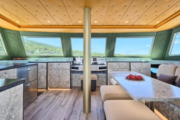 Image of Gold yacht #13