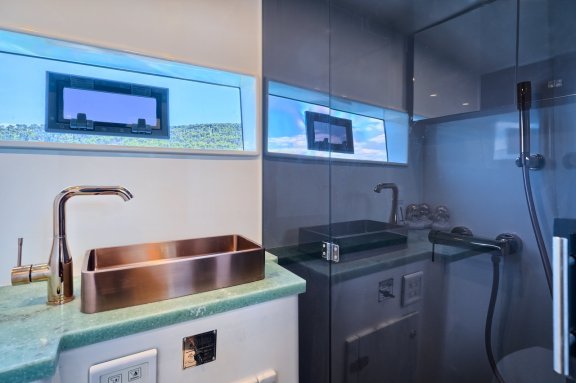 Image of Gold yacht #24