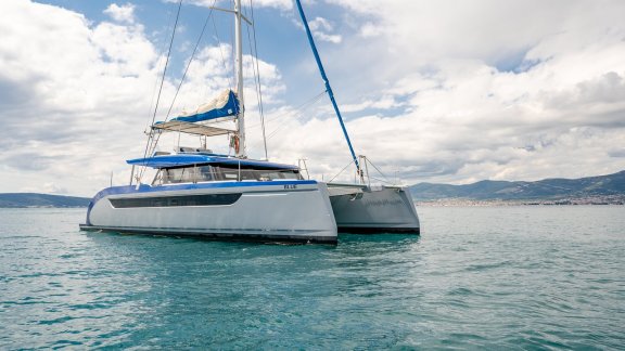 Image of Blue yacht #4