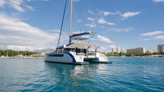 Image of Blue yacht #6