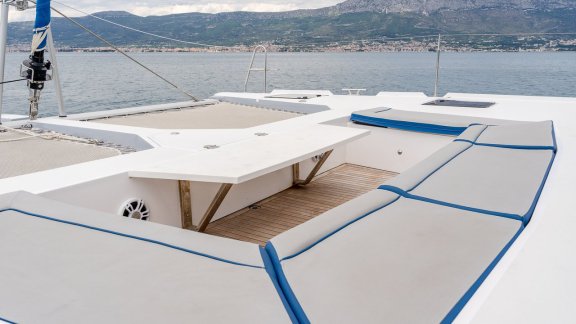 Image of Blue yacht #9
