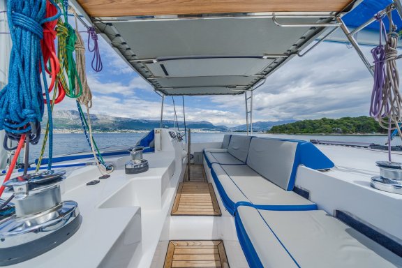 Image of Blue yacht #18