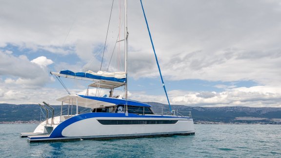 Image of Blue yacht #3