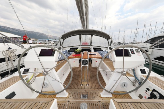 Image of Bare Necessities yacht #4