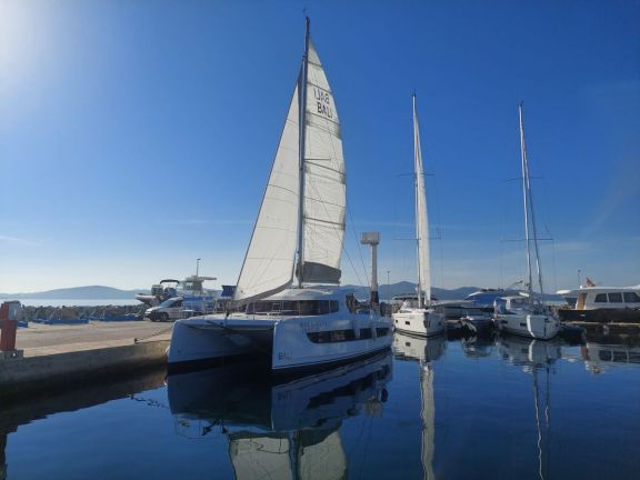 Image of Rose Sunset V yacht #9