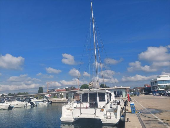 Image of Rose Sunset V yacht #11