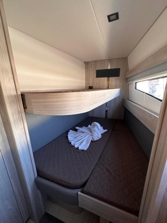 Image of JaRosa yacht #6