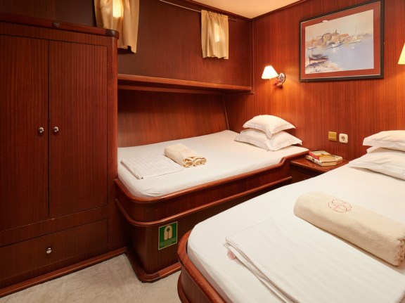 Image of Queen of Adriatic yacht #18