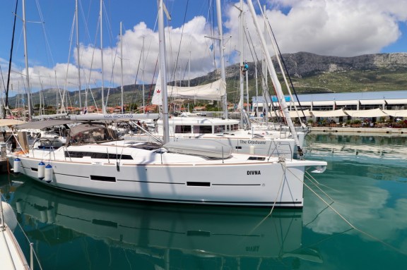 Image of Divna yacht #11