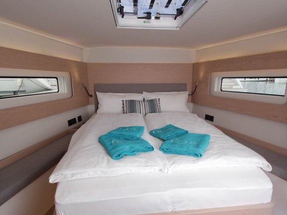 Image of On y va yacht #12