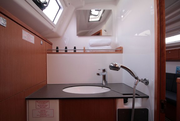 Image of Chilly Lilly yacht #12