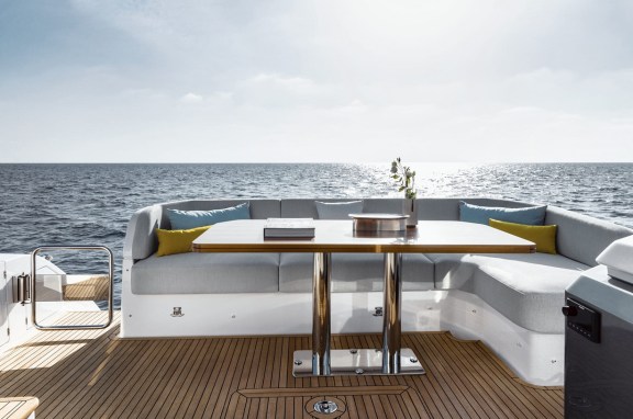 Image of White yacht #9