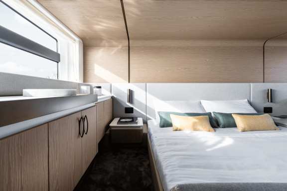 Image of White yacht #15