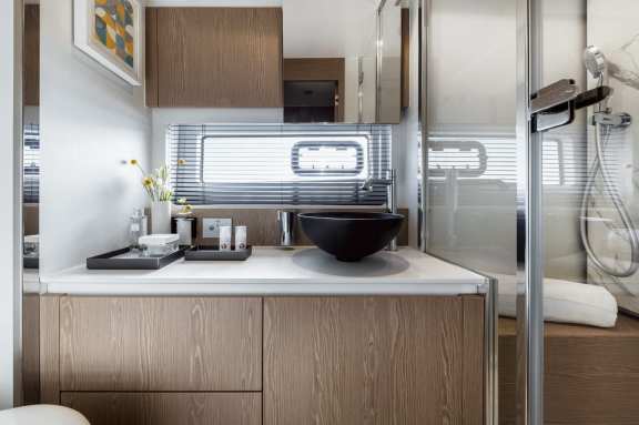 Image of White yacht #18