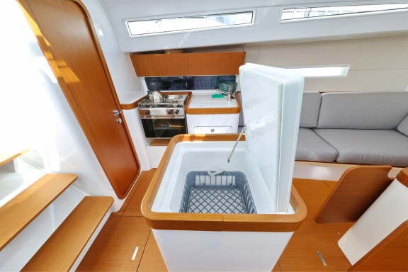 Image of January yacht #12