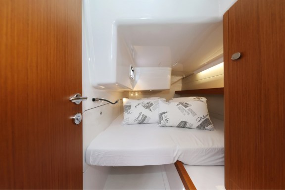 Image of June yacht #16