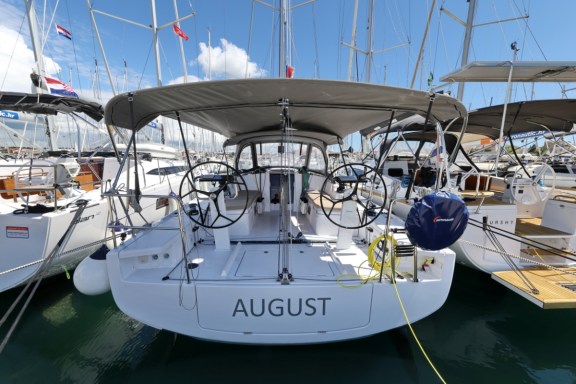 Image of August yacht #3