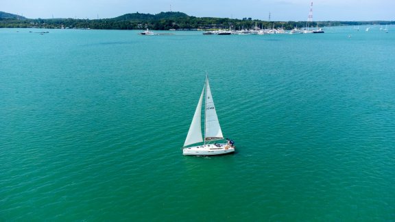 Image of Chinon 2 yacht #4