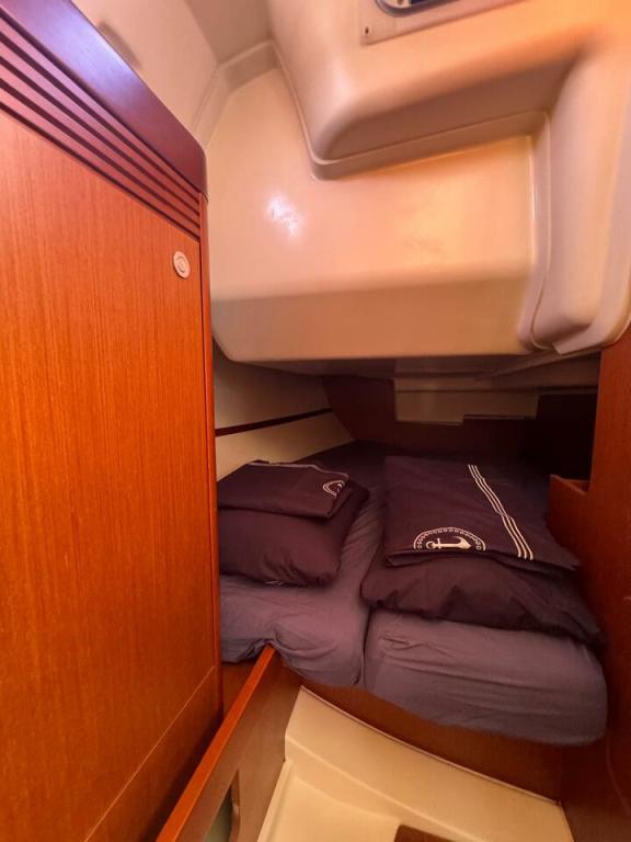 Image of Finia yacht #15