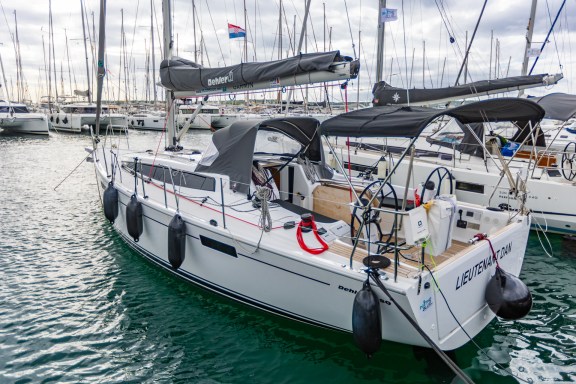 Image of Lieutenant Dan yacht #3