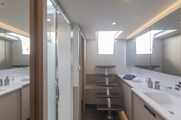 Image of Plus 10 yacht #16