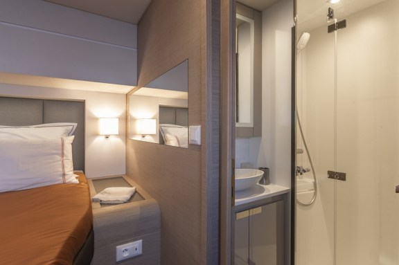 Image of Plus 10 yacht #17