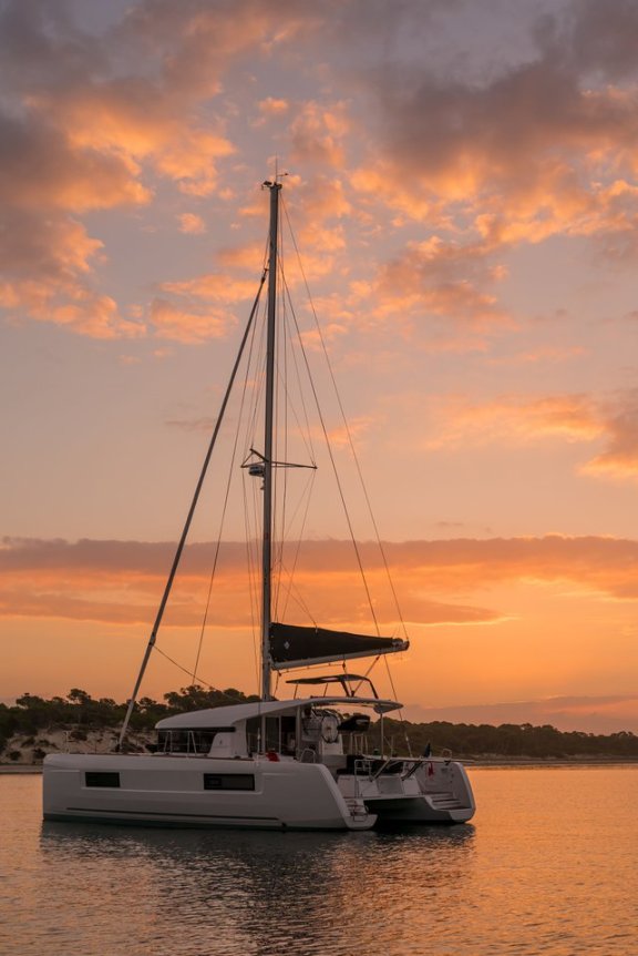 Image of Golden Bride yacht #3