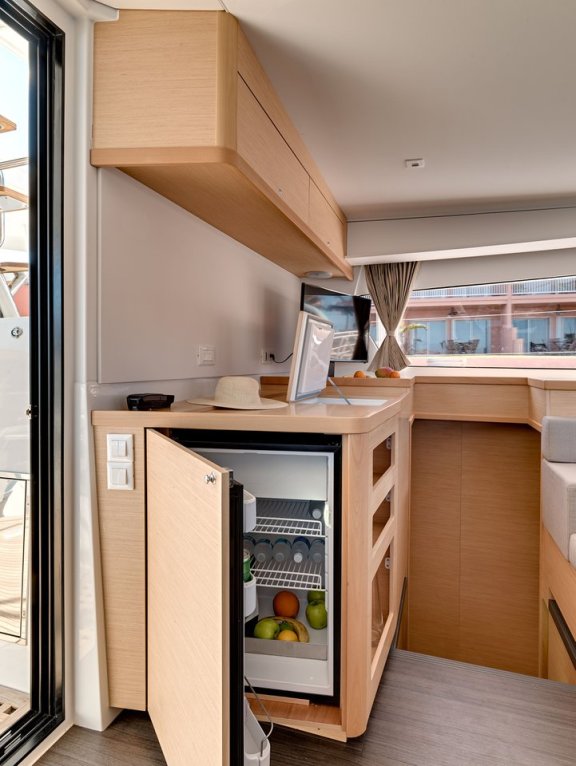 Image of Golden Bride yacht #17