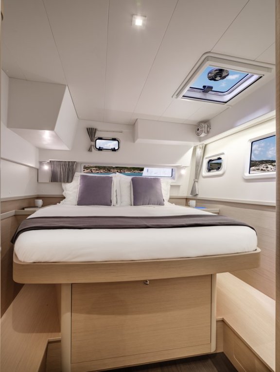 Image of Golden Bride yacht #22