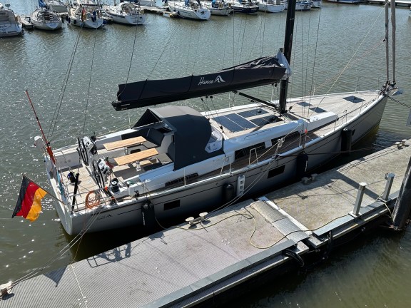 Image of Box of Chocolate yacht #8