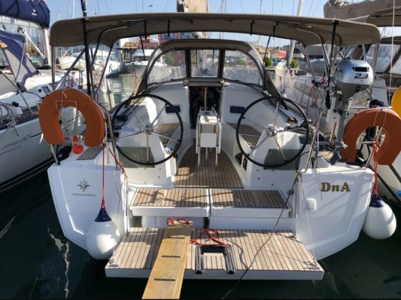 Image of DNA yacht #7