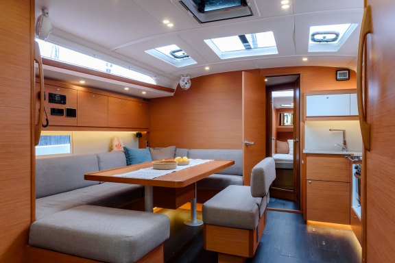 Image of Dione yacht #11