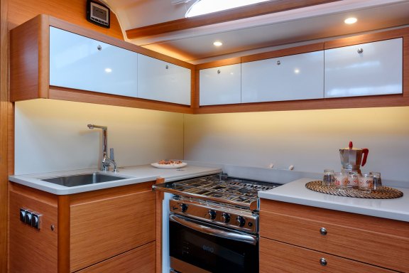 Image of Dione yacht #13