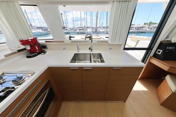 Image of #001 yacht #17