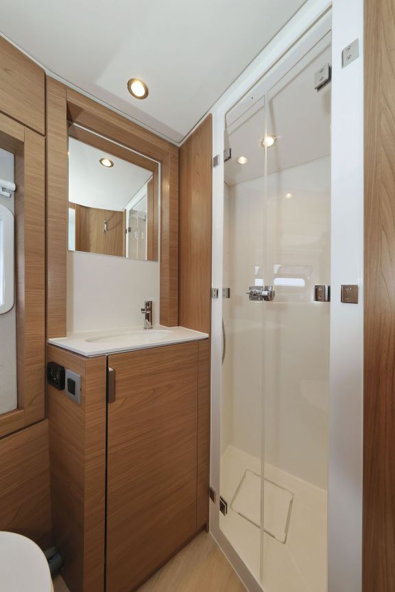 Image of #001 yacht #31