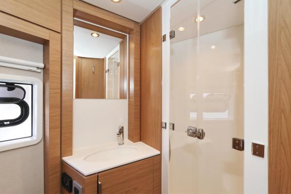 Image of #001 yacht #32