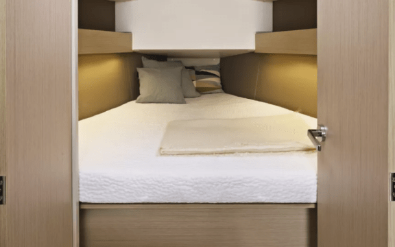 Image of Miniscule yacht #7