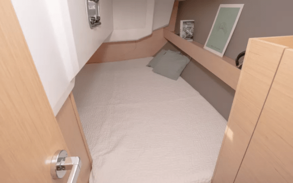 Image of Miniscule yacht #6