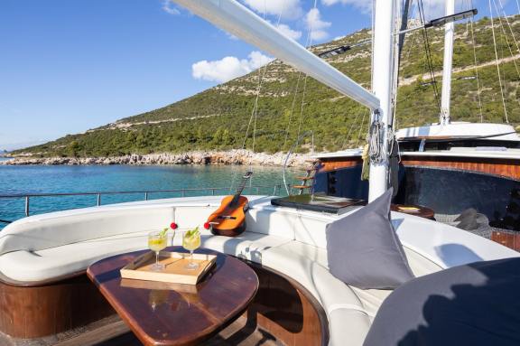 Image of Phoenix Bronze yacht #13