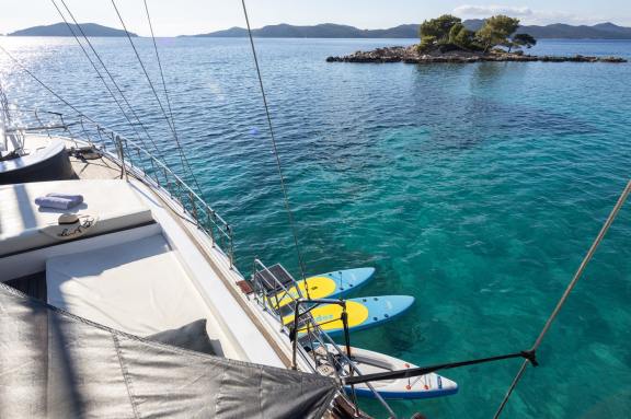 Image of Phoenix Bronze yacht #16