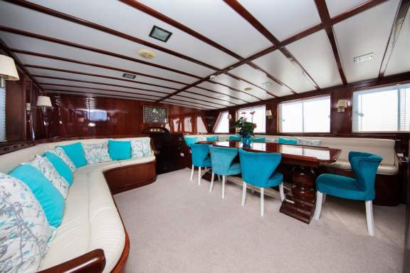 Image of Phoenix Bronze yacht #23