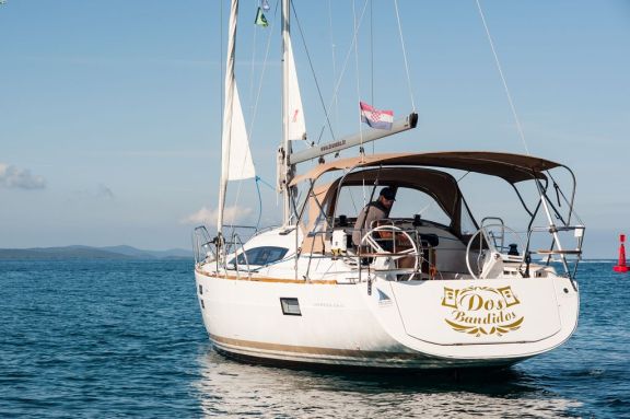 Image of Dos Bandidos yacht #3