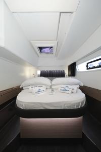 Image of Discordia yacht #18