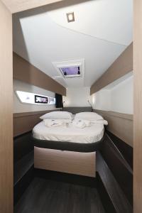 Image of Discordia yacht #16