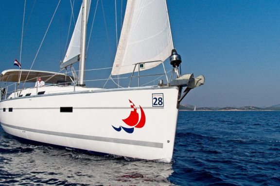 Image of MH 28 yacht #3